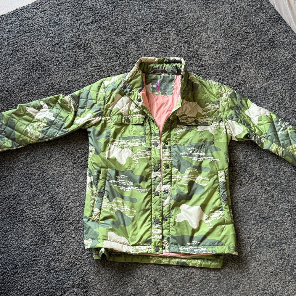 Adorable green camo and pink Stio jacket size Medium.